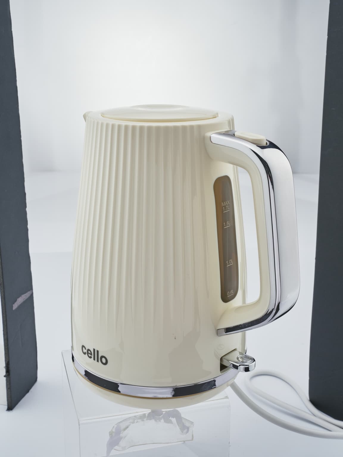 Raw PMP studio capture of the cream kettle on a neutral white background